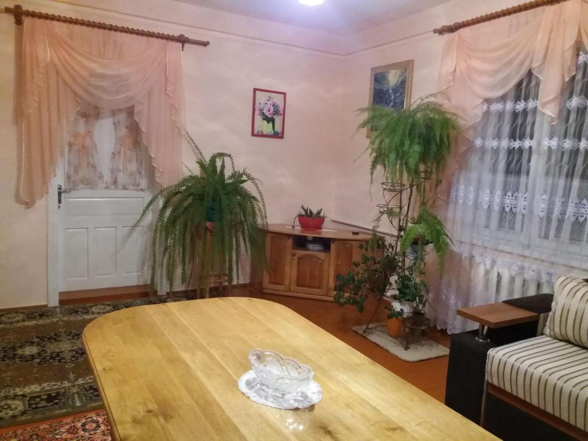 Bat'Kivska Hata Stari Kuty 外观 照片